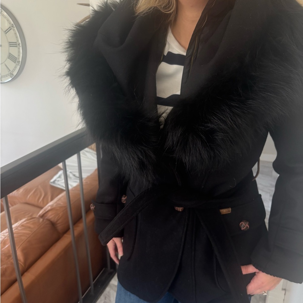Freed & Freed- Chic Black Women's wool Coat with Fur Trim